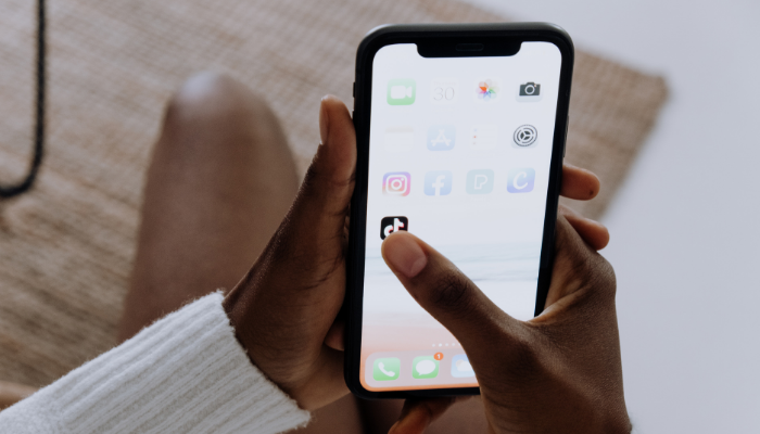 lựa chọn khung giờ v&agrave;ng đăng video l&ecirc;n TikTok để video dễ top xu hướng